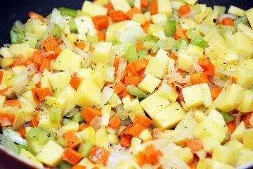 Квасоля з куркою - рагу з обсмаженими овочами
