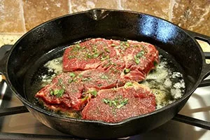 Яловичина на сковороді (яловичина на сковороді) Яловичина на сковороді