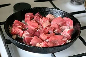 Яловичина на сковороді (яловичина) Яловичина на сковороді