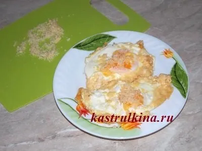 Готуємо яєчню з сиром, рецепт з фото (рецепти від Ірини Калініної) Готуємо яєчню з сиром, рецепт з фото