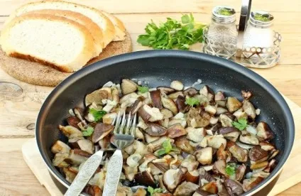 Гриби смажені з цибулею прості рецепти з фото, калорійність (гриби смажені з цибулею) Гриби смажені з цибулею прості рецепти з фото, калорійність