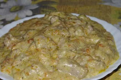 Гуляш з курки зі сметанним соусом (курка) Гуляш з курки зі сметанним соусом