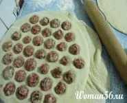 Як робити пельмені за допомогою пельменниці фото (своїми руками) Як робити пельмені за допомогою пельменниці фото