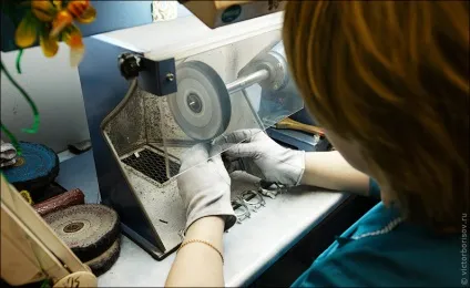 Як роблять наручний годинник процес виробництва в фотографіях