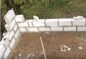 Сарай з піноблоків