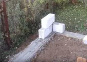 Сарай з піноблоків