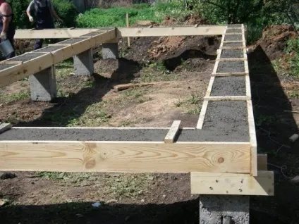 Який фундамент вибрати для будинку з піноблоків відео-інструкція по вибору своїми руками, як (фундамент) Який фундамент вибрати для будинку з піноблоків відео-інструкція по вибору своїми руками, як
