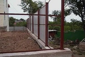 Як правильно зробити стрічковий фундамент для забору своїми руками - легка справа