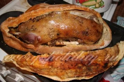 Як приготувати гусака в духовці, щоб м'ясо було м'яким і соковитим