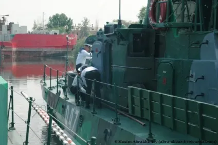 Як проводжають кораблі - це цікаво! (Кораблі) Як проводжають кораблі - це цікаво!
