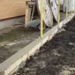 Як зробити фундамент під паркан з профнастилу своїми руками (фундамент) Як зробити фундамент під паркан з профнастилу своїми руками