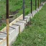 Як зробити фундамент під паркан з профнастилу своїми руками (фундамент) Як зробити фундамент під паркан з профнастилу своїми руками