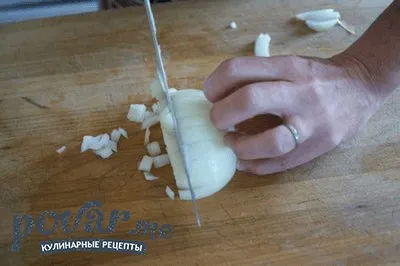 Як різати цибулю кубиком