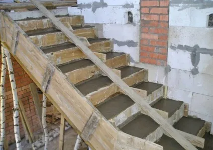 Оздоблення сходів ламінатом своїми руками - як обшити бетонні або металеві сходи відео (руками) Оздоблення сходів ламінатом своїми руками - як обшити бетонні або металеві сходи відео