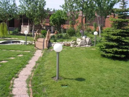 Освітлення дачної ділянки