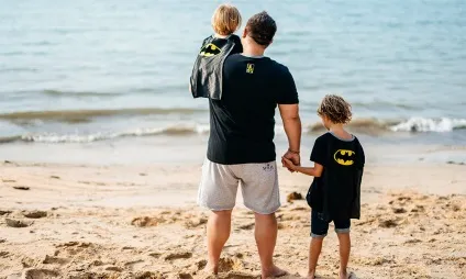 Сергій жуків як живе сьогодні лідер групи - руки вгору! І його родина, hello! Russia (сьогодні) Сергій жуків як живе сьогодні лідер групи - руки вгору! І його родина, hello! Russia