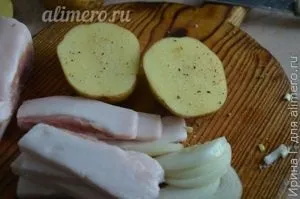 Картопля запечена на вугіллі з салом