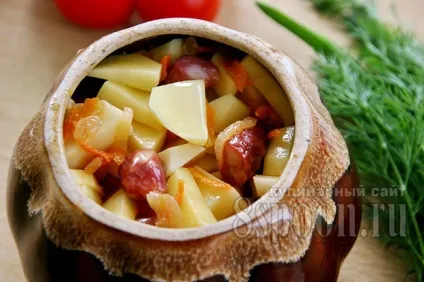 Картопля в духовці в горщиках з мисливськими ковбасками (мисливськими) Картопля в духовці в горщиках з мисливськими ковбасками