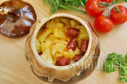 Картопля в духовці в горщиках з мисливськими ковбасками (духовці) Картопля в духовці в горщиках з мисливськими ковбасками