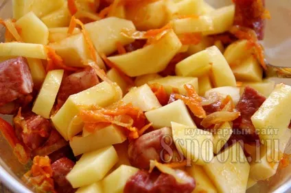Картопля в духовці в горщиках з мисливськими ковбасками (картопля) Картопля в духовці в горщиках з мисливськими ковбасками