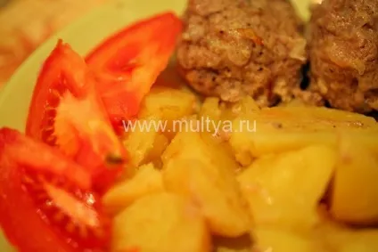 Картопля з тюфтельками в мультиварці (тефтелі) Картопля з тюфтельками в мультиварці