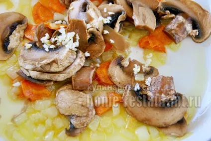 Картопля з мисливськими ковбасками в горщику (ковбасками) Картопля з мисливськими ковбасками в горщику