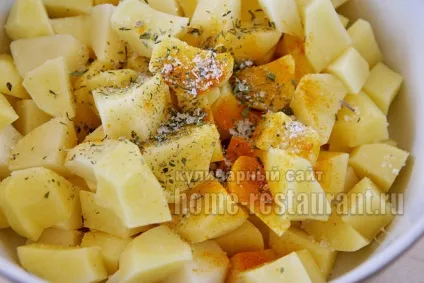 Картопля з мисливськими ковбасками в горщику (горщику) Картопля з мисливськими ковбасками в горщику