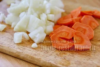 Картопля з мисливськими ковбасками в горщику (горщику) Картопля з мисливськими ковбасками в горщику