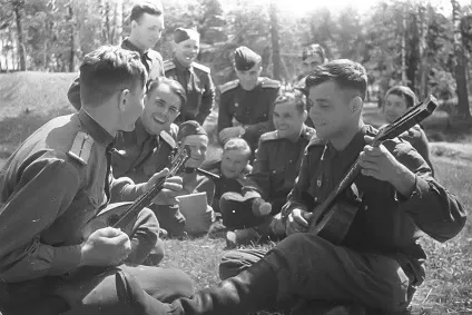 Коли гармати мовчать на війні (біля міста Дален Саксонія) Коли гармати мовчать на війні