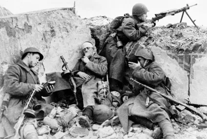 Коли гармати мовчать на війні (Німеччина 1945 року) Коли гармати мовчать на війні