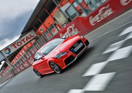 Кому призначена найшвидша версія audi tt rs (audi tt) Кому призначена найшвидша версія audi tt rs