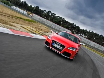 Кому призначена найшвидша версія audi tt rs (американської версії седана) Кому призначена найшвидша версія audi tt rs