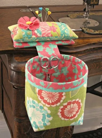 Красива - одежинка - для швейної машини (середини махового колеса) Красива - одежинка - для швейної машини