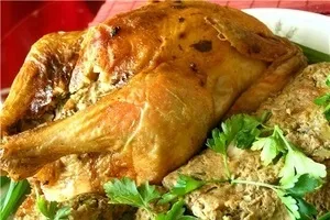 Курка, фарширована квашеною капустою - рецепти кулінарії
