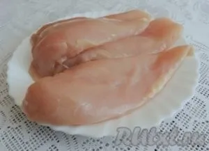 Курячі рулетики з сиром і помідорами - готуємо покроково з фото (курячі грудки беконі) Курячі рулетики з сиром і помідорами - готуємо покроково з фото