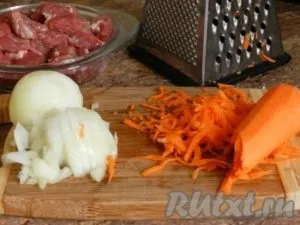 Курка, тушкована в сметані з овочами - готуємо покроково з фото