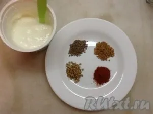 Курка, тушкована в сметані з овочами - готуємо покроково з фото