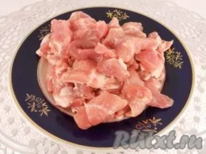 Курка, тушкована в сметані з овочами - готуємо покроково з фото