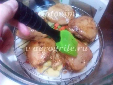 Курячі стегенця в аерогрилі рецепт з картоплею (курячі стегенця аерогрилі) Курячі стегенця в аерогрилі рецепт з картоплею