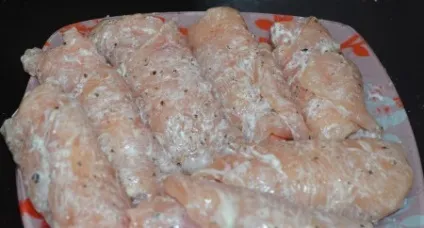 Курячі рулетики з сиром і помідорами - рецепт з фото (сиром) Курячі рулетики з сиром і помідорами - рецепт з фото