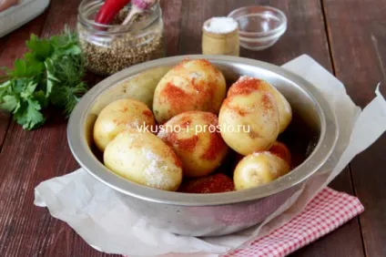 Курка, запечена з молодою картоплею (молодим) Курка, запечена з молодою картоплею