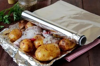 Курка, запечена з молодою картоплею (картоплею) Курка, запечена з молодою картоплею