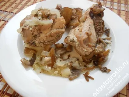 Курка з грибами