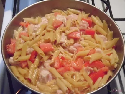 Курка з макаронами на сковороді (сковороді) Курка з макаронами на сковороді