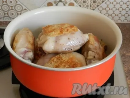 Курка, тушкована в сметані з овочами - готуємо покроково з фото