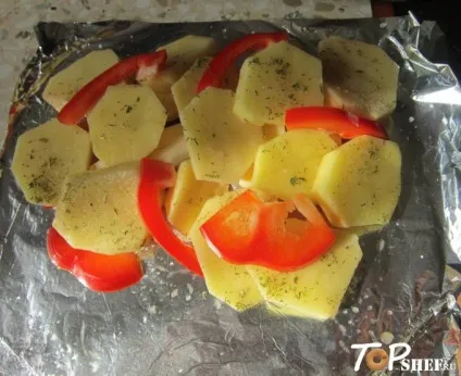 Курка з картоплею у фользі (курка з картоплею у фользі) Курка з картоплею у фользі