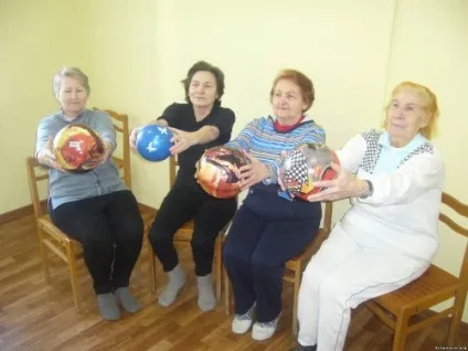 ЛФК після інсульту види вправ, поради відео (замок перед собою) ЛФК після інсульту види вправ, поради відео