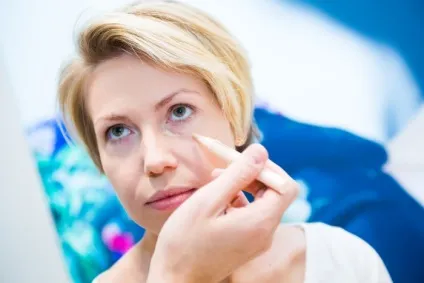 Макіяж для тих, хто носить окуляри 1 (рум'яна) Макіяж для тих, хто носить окуляри 1