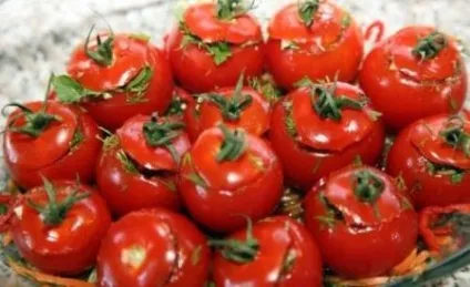 Малосольні помідори рецепт швидкого приготування в каструлі (каструлі) Малосольні помідори рецепт швидкого приготування в каструлі