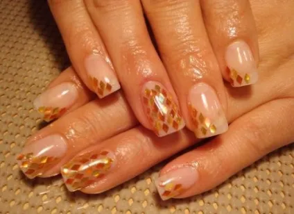 Манікюр з блискітками, створюємо блискучий nail art (манікюр блискітками кінчиках нігтів) Манікюр з блискітками, створюємо блискучий nail art